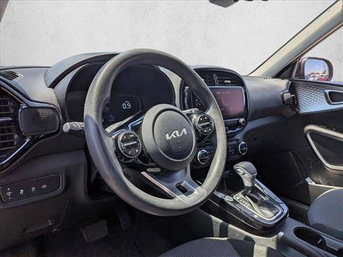 Used 2023 Kia Soul S FWD image 9
