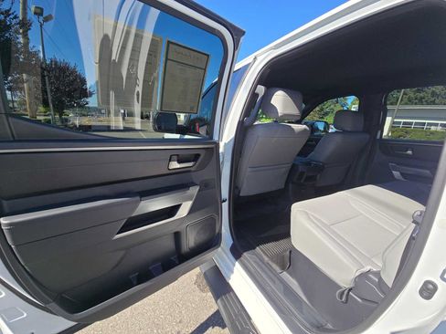 Used 2025 Toyota Tundra SR5 w/ SR5 Premium Package AWD/4WD image 16