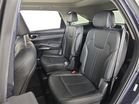 Used 2022 Kia Sorento EX w/ Panoramic Sunroof Package image 19