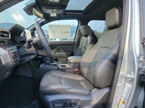 Used 2024 Toyota Tacoma TRD Sport w/ TRD Sport Premium Package AWD/4WD image 11