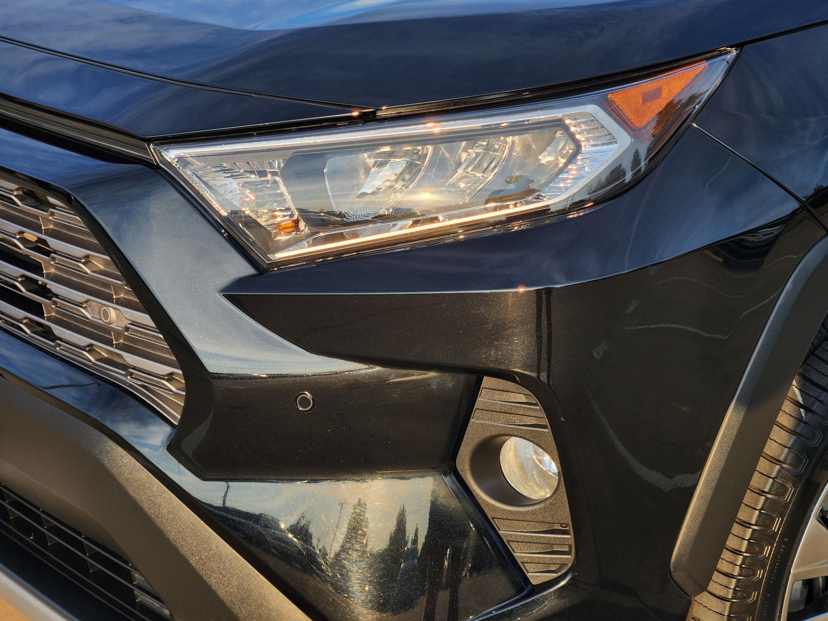 Used 2019 Toyota RAV4 Limited w/ Cold Weather Package FWD image 34