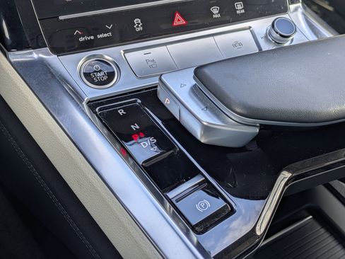 Used 2024 Audi Q8 e-tron Premium Plus w/ Premium Plus Package image 16