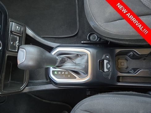 Used 2020 Jeep Renegade Altitude FWD image 23
