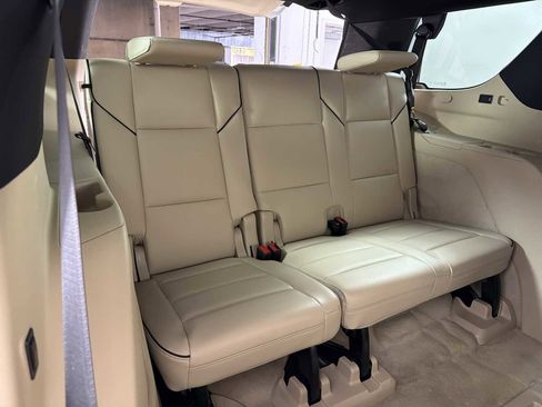 Used 2023 Cadillac Escalade Premium Luxury w/ Performance Package AWD/4WD image 15