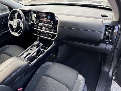 Used 2025 Nissan Pathfinder SV FWD image 12