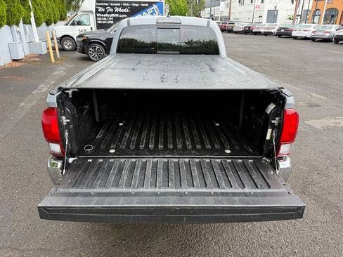 Used 2019 Toyota Tacoma SR5 AWD/4WD image 10