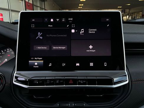 Used 2025 Jeep Compass Trailhawk image 29