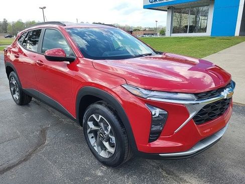 New 2026 Chevrolet Trax LT image 2