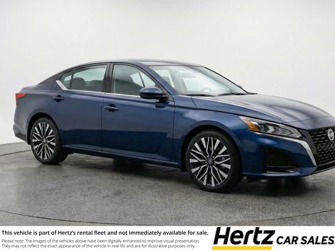 Used 2025 Nissan Altima 2.5 SV image 1