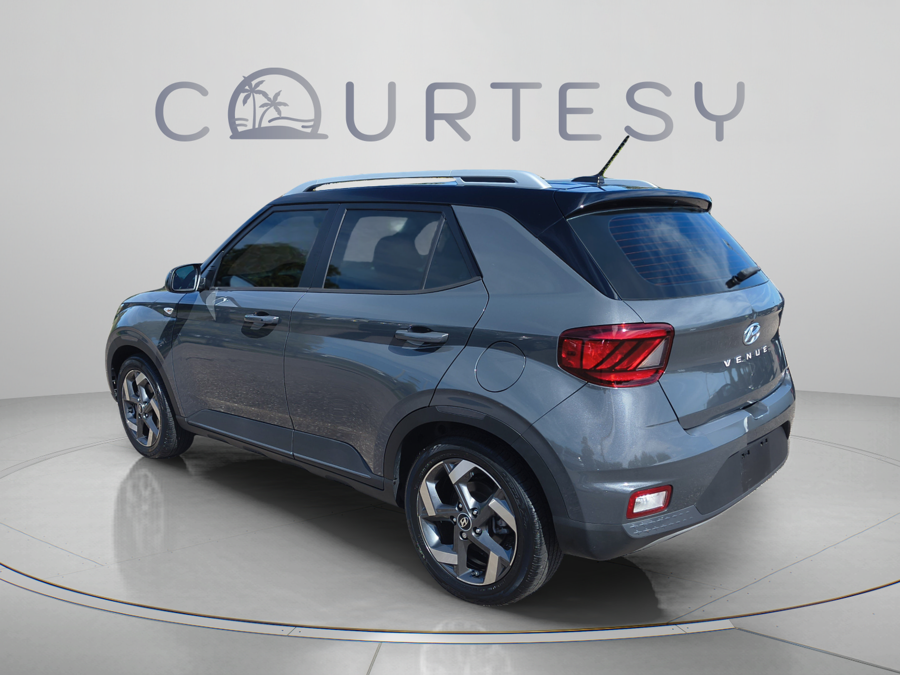 Certified 2024 Hyundai Venue Limited FWD image 3