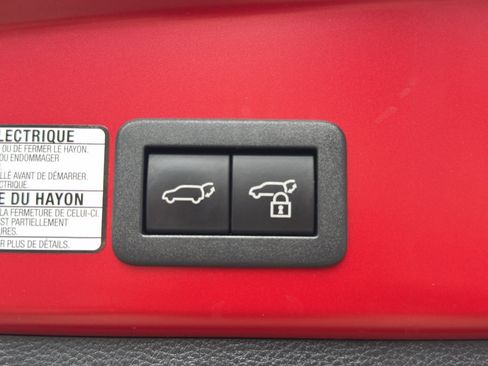 Used 2023 Toyota Corolla Cross XLE w/ Convenience Package FWD image 17