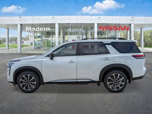 New 2026 Nissan Pathfinder Platinum FWD image 2
