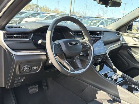 Used 2024 Jeep Grand Cherokee L Limited w/ Luxury Tech Group II image 10