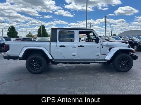 Certified 2023 Jeep Gladiator Sport AWD/4WD image 9