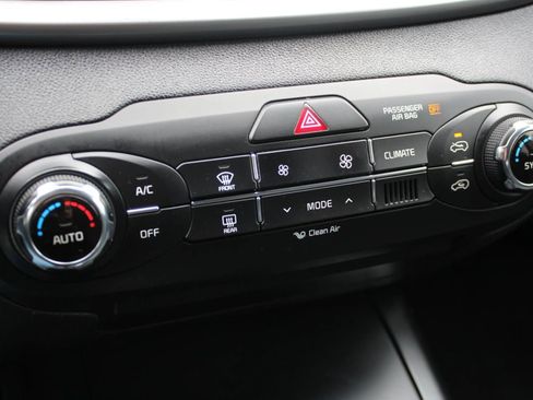 Used 2018 Kia Sorento FWD image 16
