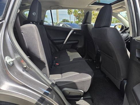 Used 2018 Toyota RAV4 XLE FWD image 17