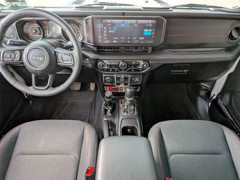 Used 2025 Jeep Gladiator Rubicon w/ Convenience Group AWD/4WD image 24