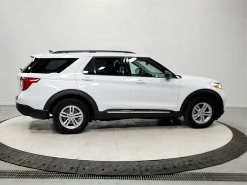 Used 2024 Ford Explorer XLT w/ Equipment Group 202A image 8