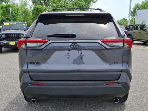 Used 2021 Toyota RAV4 LE FWD image 5