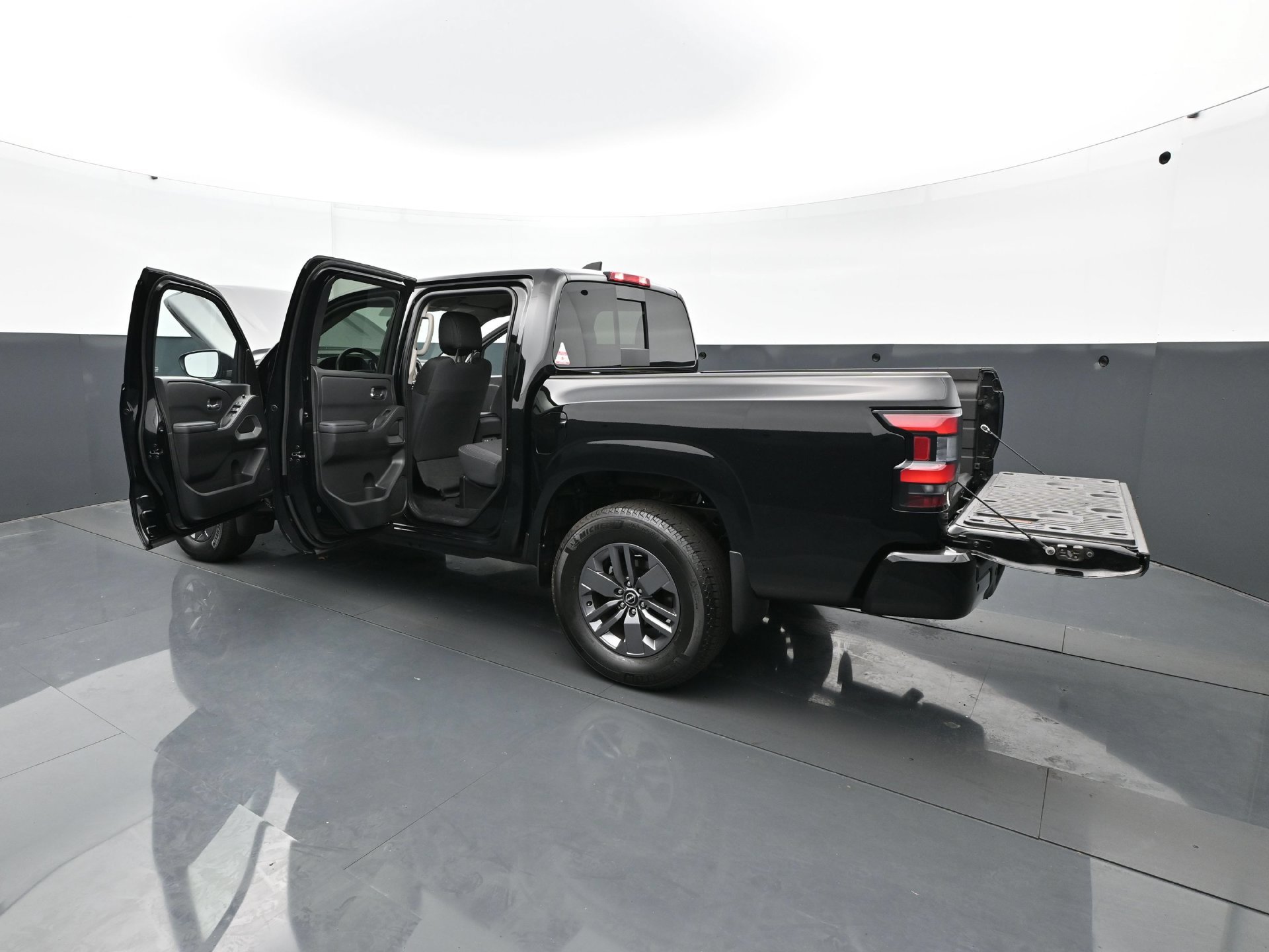 Used 2025 Nissan Frontier SV w/ SV Convenience Package AWD/4WD image 37