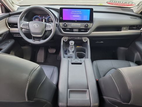Certified 2024 Toyota Grand Highlander Limited image 17