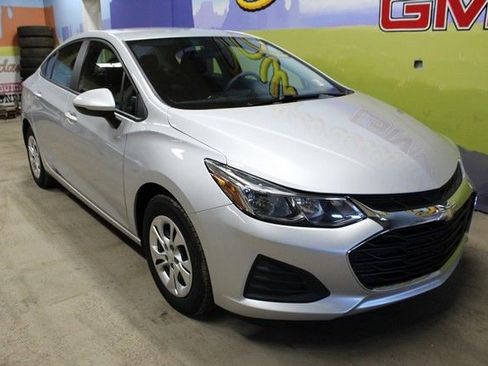 Used 2019 Chevrolet Cruze LS w/ LS Fleet Convenience Package image 3