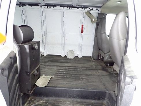 Used 2009 Chevrolet Express 1500 image 18