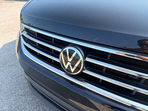 Used 2023 Volkswagen Tiguan SE FWD image 9
