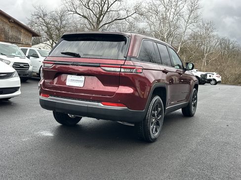 New 2026 Jeep Grand Cherokee Altitude image 17