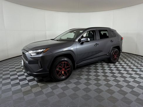 Used 2022 Toyota RAV4 XLE image 2