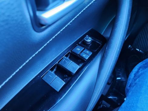 Used 2020 Toyota Corolla SE w/ Carpet Mat Package FWD image 21