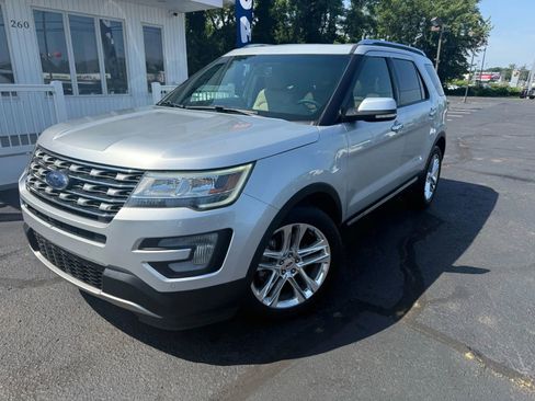 Used 2017 Ford Explorer Limited image 2