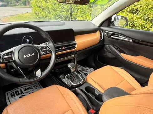 Used 2025 Kia Seltos EX w/ EX Sunroof Package FWD image 16
