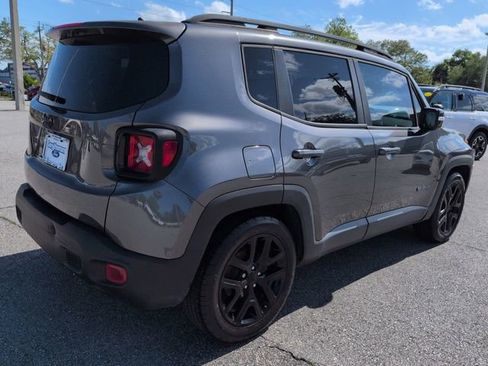Used 2017 Jeep Renegade Altitude FWD image 4