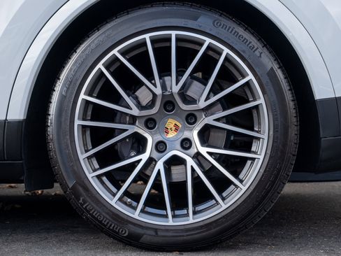 Certified 2023 Porsche Cayenne Coupe image 13