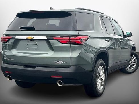 Used 2023 Chevrolet Traverse LT image 2