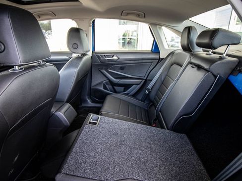 Used 2024 Volkswagen Jetta SE w/ Panoramic Sunroof Package FWD image 28