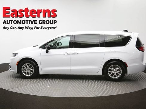 Used 2024 Chrysler Pacifica Touring-L FWD image 62