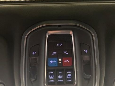 Used 2023 Jeep Wagoneer 4WD w/ Premium Group I image 17