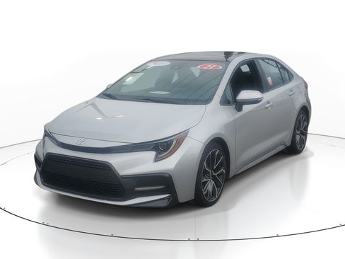 Used 2021 Toyota Corolla SE w/ SE Premium Package FWD image 3