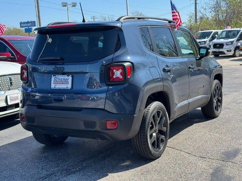 Used 2023 Jeep Renegade Altitude w/ Sun/Sound Group AWD/4WD image 3