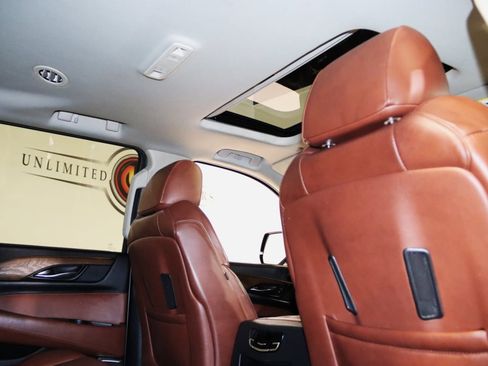 Used 2020 Cadillac Escalade Luxury image 69