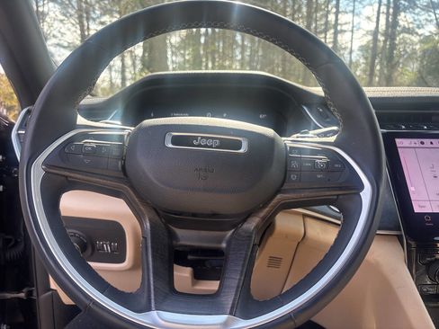 Used 2024 Jeep Grand Cherokee Limited w/ Trailer Tow Package image 10