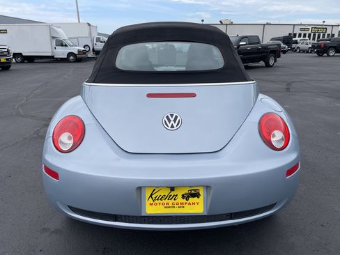 Used 2009 Volkswagen Beetle S image 7