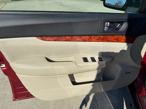 Used 2011 Subaru Outback 2.5i Limited w/ PWR Moonroof Pkg image 15