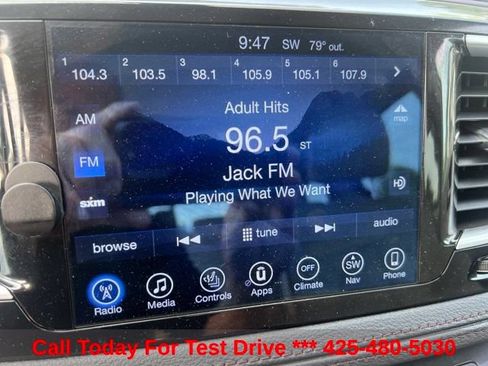 Used 2017 Chrysler Pacifica Limited w/ Tire & Wheel Group FWD image 33