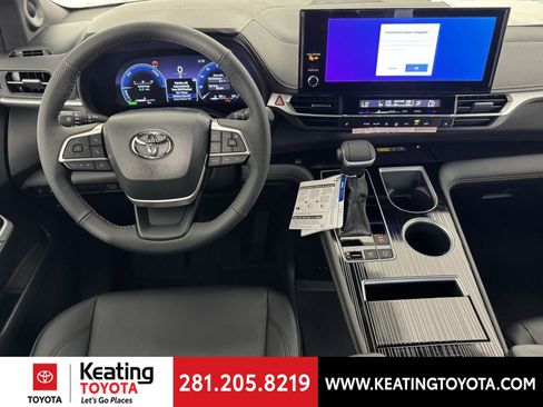 New 2026 Toyota Sienna XLE Woodland Edition AWD/4WD image 8