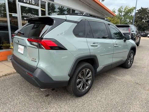 Used 2022 Toyota RAV4 XLE Premium AWD/4WD image 7