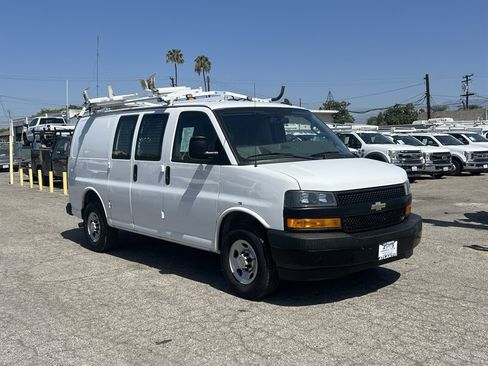 Used 2018 Chevrolet Express 2500 w/ Driver Convenience Package RWD image 1
