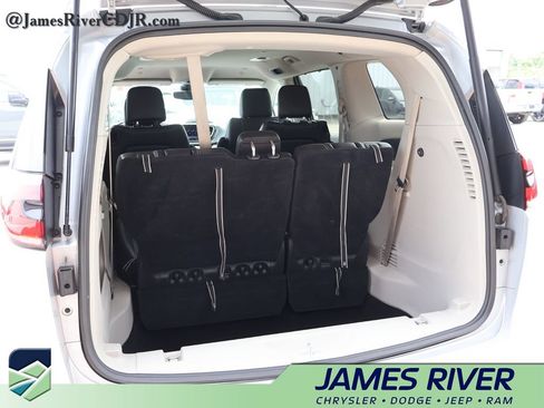 Used 2024 Chrysler Pacifica Touring-L FWD image 14